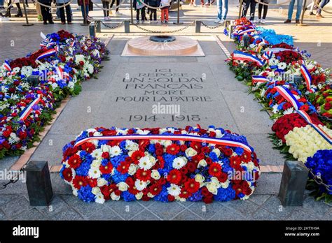 Das Grab Des Unbekannten Soldaten Das Unter Dem Arc De Triomphe In