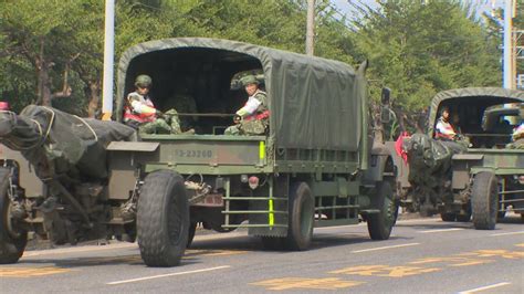 國軍戰備週演練行經國小 師生夾道向國軍致意 Yahoo奇摩汽車機車