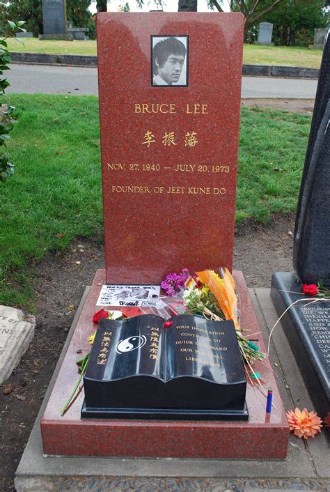 Bruce Lee Grave Site in Seattle | Lake View Cemetery