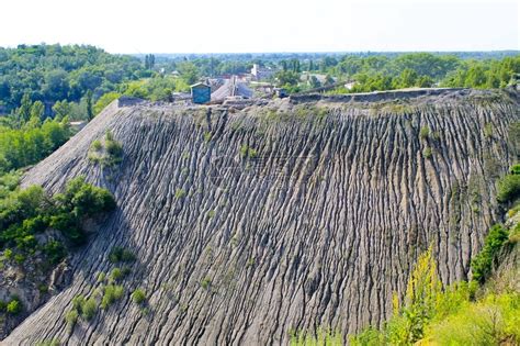 花岗岩采石场矿产资源的提取高清图片下载 正版图片507446099 摄图网