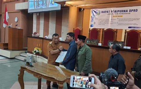 Rapat Paripurna DPRD Ponorogo Penyampaian Pansus Terhadap LKPJ Bupati