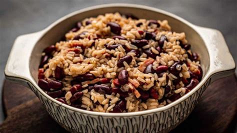 Receita fácil e rápida para o arroz de feijão à portuguesa