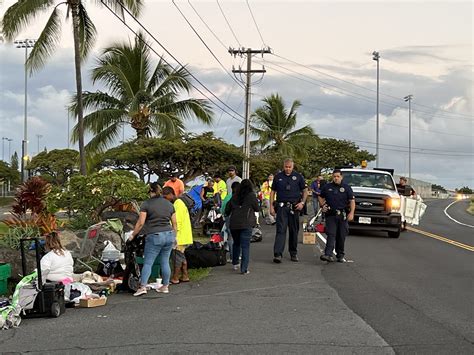 Kona Police Remove Homeless Camps From County Aquatic Center - Honolulu