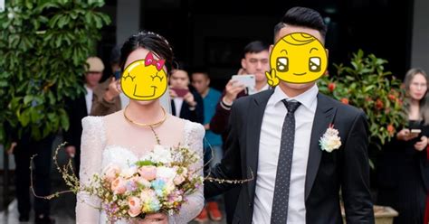 Cuộc sống hiện tại của cầu thủ từng nghèo nhất Việt Nam Cưới vợ hot girl ở nhà lầu tậu xe