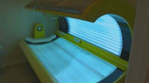 Lawmaker Proposes Banning Minors From Tanning Beds