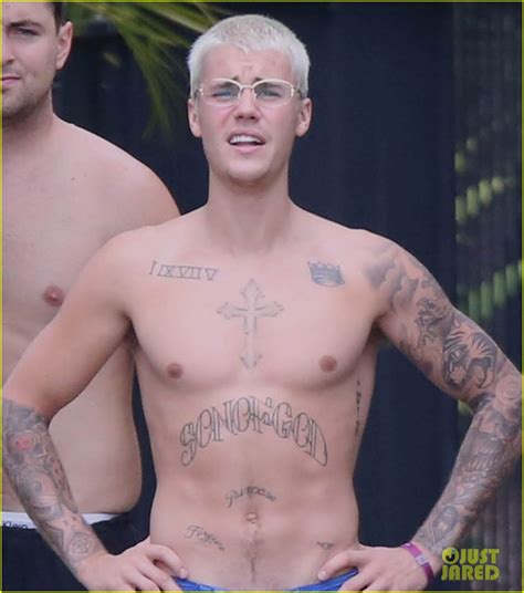 Justin Bieber Goes Shirtless On An Island In Australia Photo 3873811 Justin Bieber Shirtless