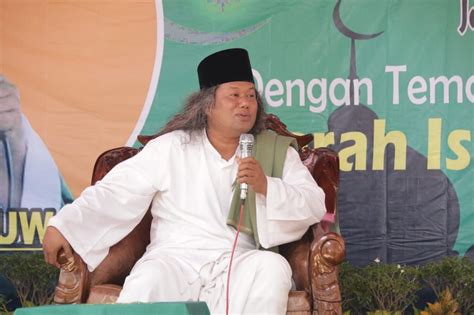 Biografi Gus Muwafiq