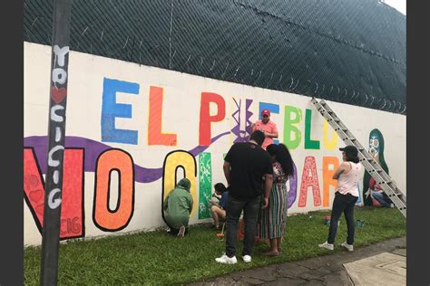 Ciudadanos Pintan Murales En Sede De La CICIG