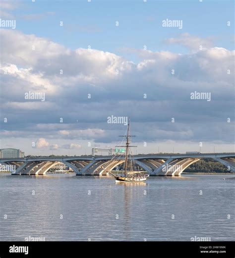 Potomac river cruise hi-res stock photography and images - Alamy