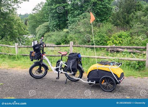 Electric Bicycle and Trailer Stock Photo - Image of alternative, trip ...