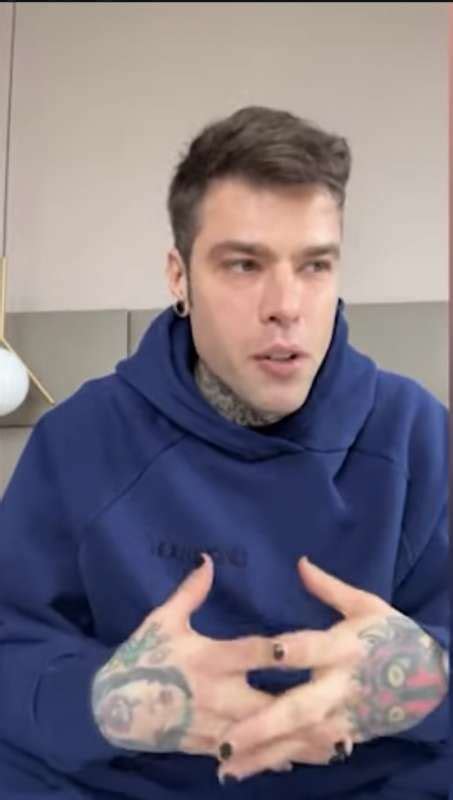 Fedez In Lacrime Racconta Di Avere Una Malattia Dago Fotogallery