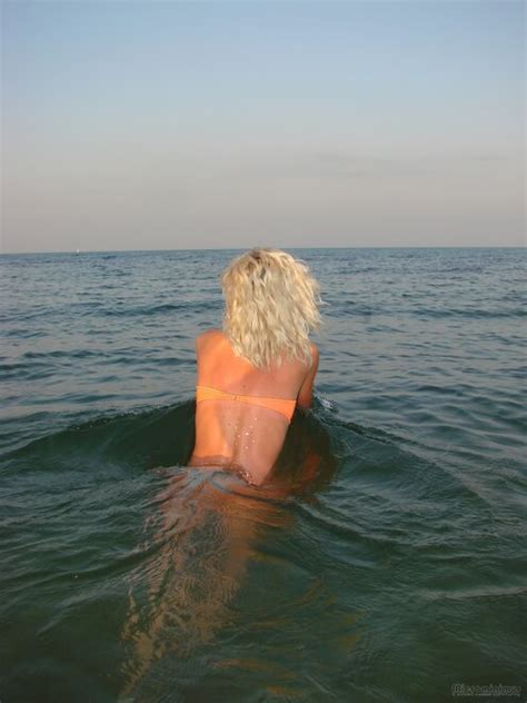 Bikini Model Olena Bell AI Enhanced DSC04368 Topaz Denoise Sharpen Porn Pic