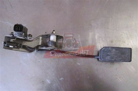 Что происходит когда нажимаешь педаль газа в машине