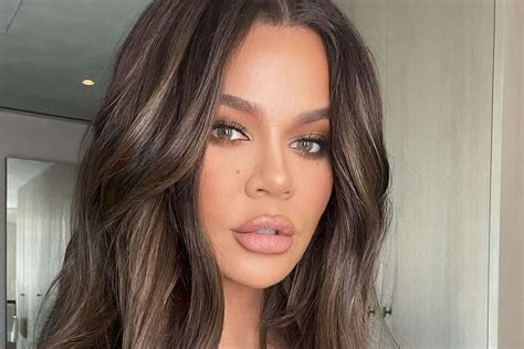 Khloé Kardashian Debuts Brunette Hair Ahead of Thanksgiving Photos