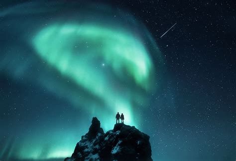 Couple Snaps Romantic Kiss Under Icelands Northern Lights Global Times