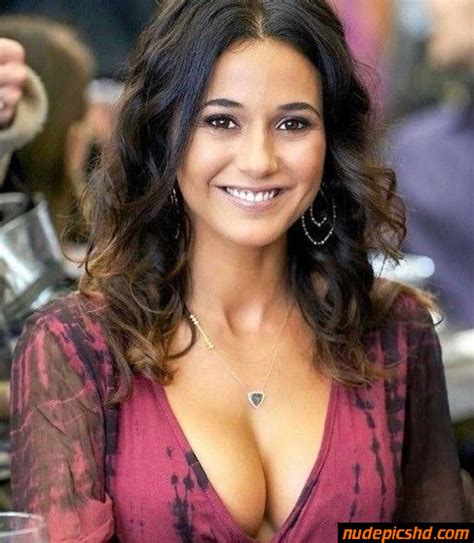 Gorgeous Actress Emmanuelle Chriqui Big Tits Nude Leaked Porn Photo