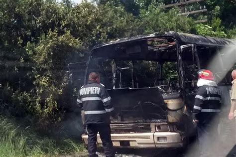 Un Autobuz Cu 17 Pasageri La Bord A Luat Foc în Mers In Judetul Bihor