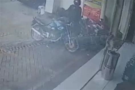 Dua Bandit Gasak Motor Karyawati Di Siwalankerto Radar Surabaya