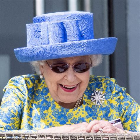 1 июня королева посетила скачки в Эпсоме, графство Суррей : ru_royalty ...