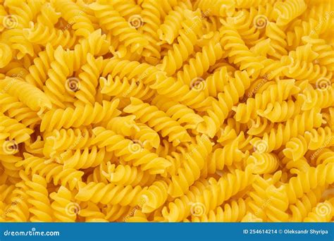 Cierre De La Textura De Pasta Cruda O Fusilli De Fondo Macarrones