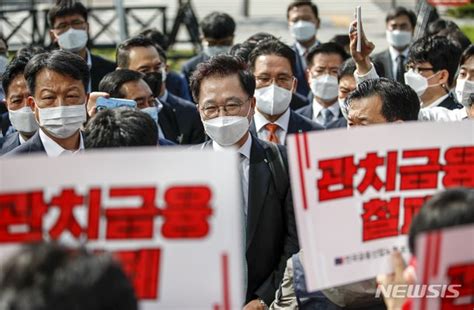 출근 저지당한 강석훈 신임 산업은행 회장 네이트 뉴스