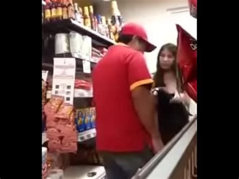 Se Desnuda Y Se Toca En Una Tienda XVIDEOS