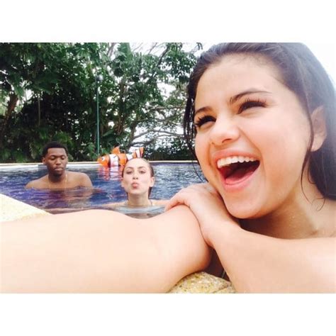 Selena Gomez Nude Ans Sexy Photos The Fappening