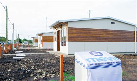 En madera de alta calidad Mevir construyó viviendas en Cuaró Artigas