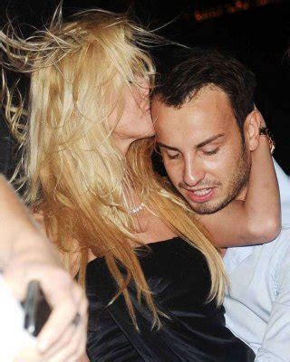 Tara Reid Flashing Panties And Ass Upskirt Paparazzi Pictures And Sexy In Bikini Porn Pictures