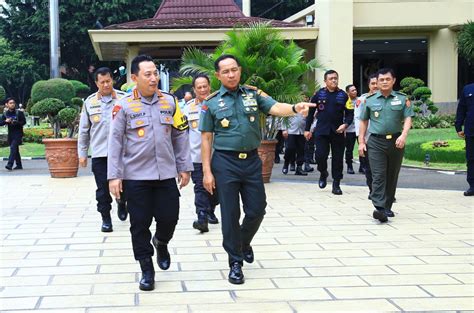 Tni Polri Bersinergi Mengawal Pemilu 2024 Suara Surabaya