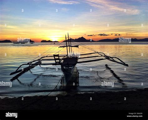 Silhouette of traditional Philippine fishing bangka boat in El Nido on ...