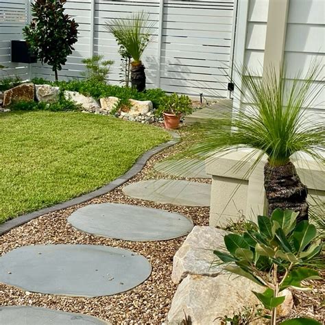 Gravel Garden Path Edging