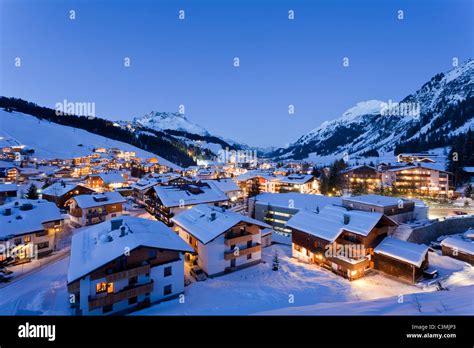 Österreich Vorarlberg Blick Auf Lech Am Arlberg In Der Nacht