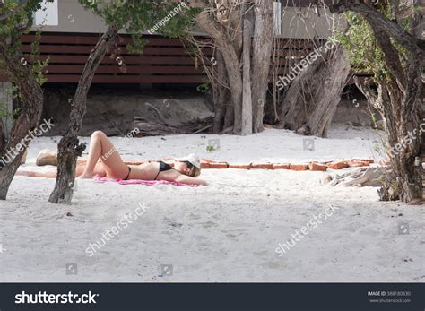 Sexy Woman Bikini Relaxing On Beach库存照片 Shutterstock