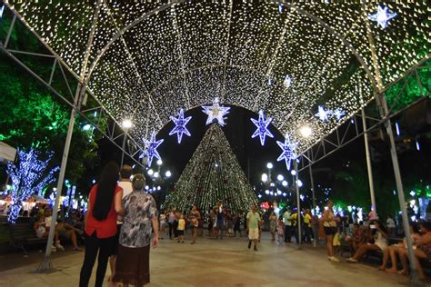 Cidade iluminada decoração de Natal de Salvador já atrai visitantes a