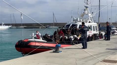 Nuovo Naufragio Al Largo Di Lampedusa Migranti Dispersi Recuperati