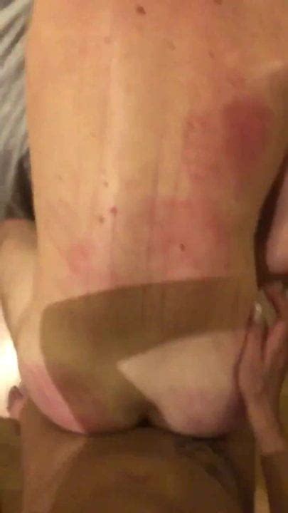 Monsterschwanz Latina füllt seinen Arsch und kratzt ihn xHamster