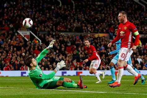 Manchester United 4 0 Feyenoord Wayne Rooney Inspires Convincing Win