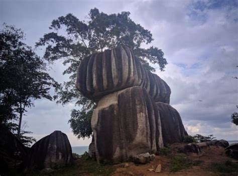 Batu Belimbing Batuan Raksasa Unik Tiket Gratis Oktober 2024