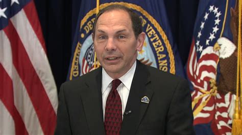 va secretary robert mcdonald apologizes  misstating military record