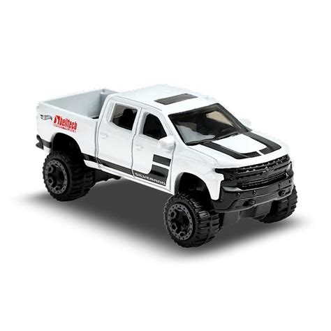 Hot Wheels Chevy Silverado Trail Boss LT Mini Hunts