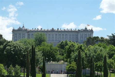 Tour of the Royal Gardens and Royal Palace of Madrid | Travel Buddies