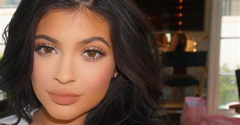 Kylie Jenner Makeup Tutorial Videos Are About To Put A Lot Of Beauty Bloggers Out Of Work ...