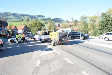 Ricken Sg Zwei Verletzte Nach Unfall Zwischen Auto Und Lieferwagen