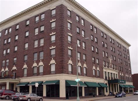 10 Gorgeous Historic Hotels In Iowa - Let's Go Iowa