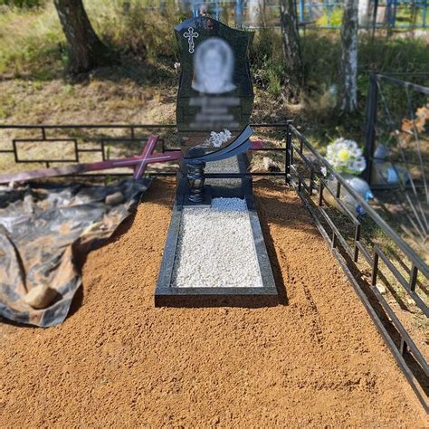Установка памятников на могилу – цена и описание работ