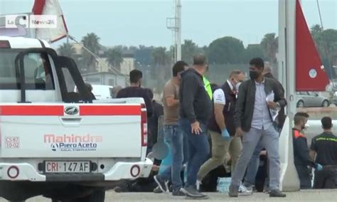 Sbarco Di Migranti A Corigliano Rossano Fermati Due Presunti Scafisti