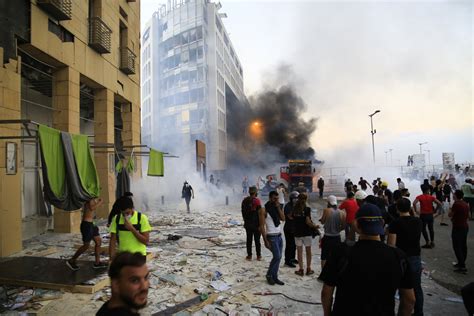 Proteste Violente N Liban Dup Explozia Din Portul Beirut Forbes Ro