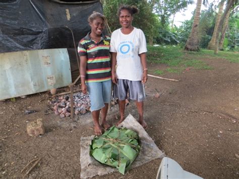 Vanuata 2013: Cooking Vanuatu style!