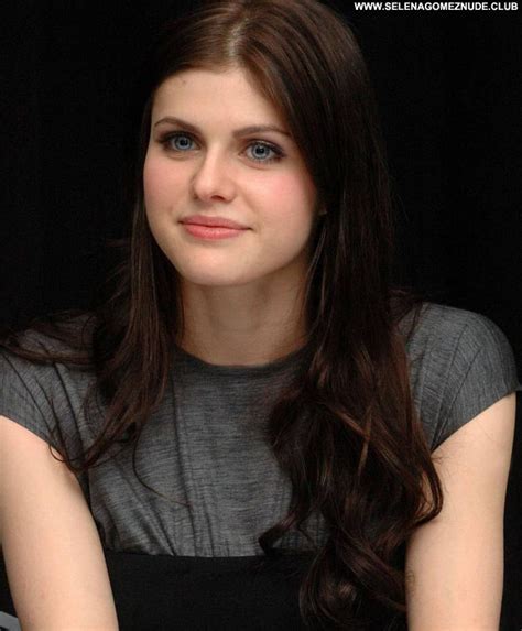 Alexandra Daddario Babe Sexy Celebrity Beautiful Posing Hot Famous